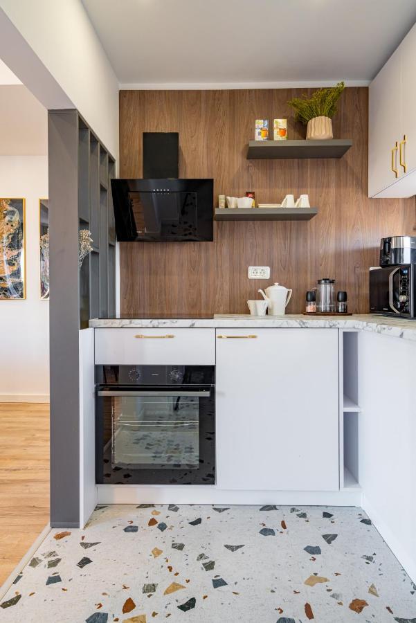 Ferienwohnung Golden View - Breathtaking Location In Bukarest Exterior foto