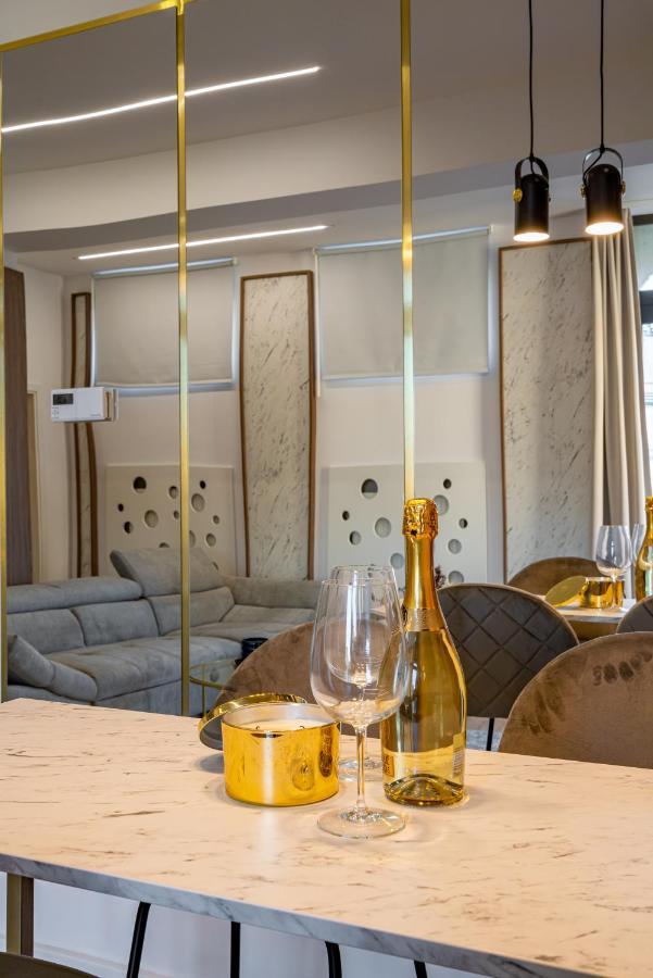 Ferienwohnung Golden View - Breathtaking Location In Bukarest Exterior foto